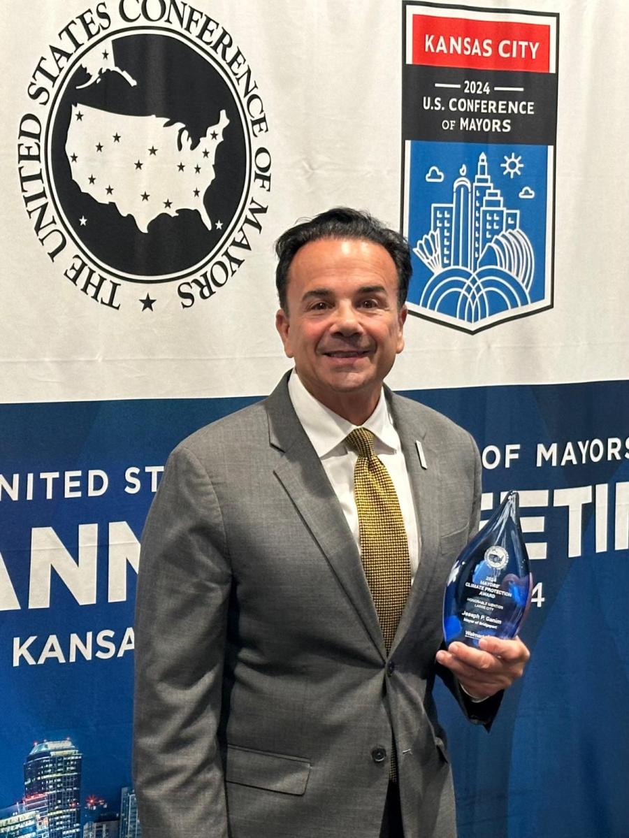 Photo of Mayor Ganim holding the 2024 Mayors’ Climate Protection Award at the 92nd U.S. Conference of Mayors (USCM) Annual Meeting